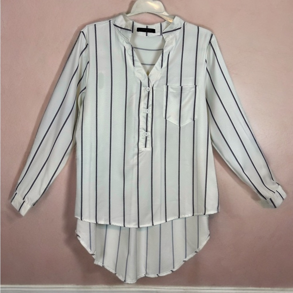 New White & Black Stripe Button Accent V Neck Top Size M
